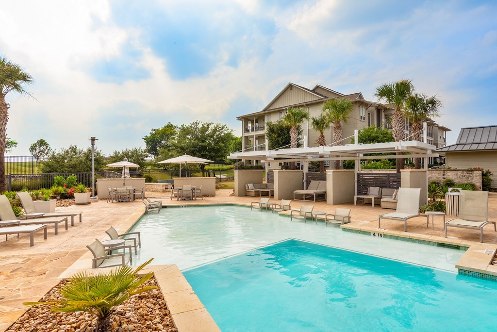 additional photo for property listing at chic digs with room to stretch out in the village 22 car