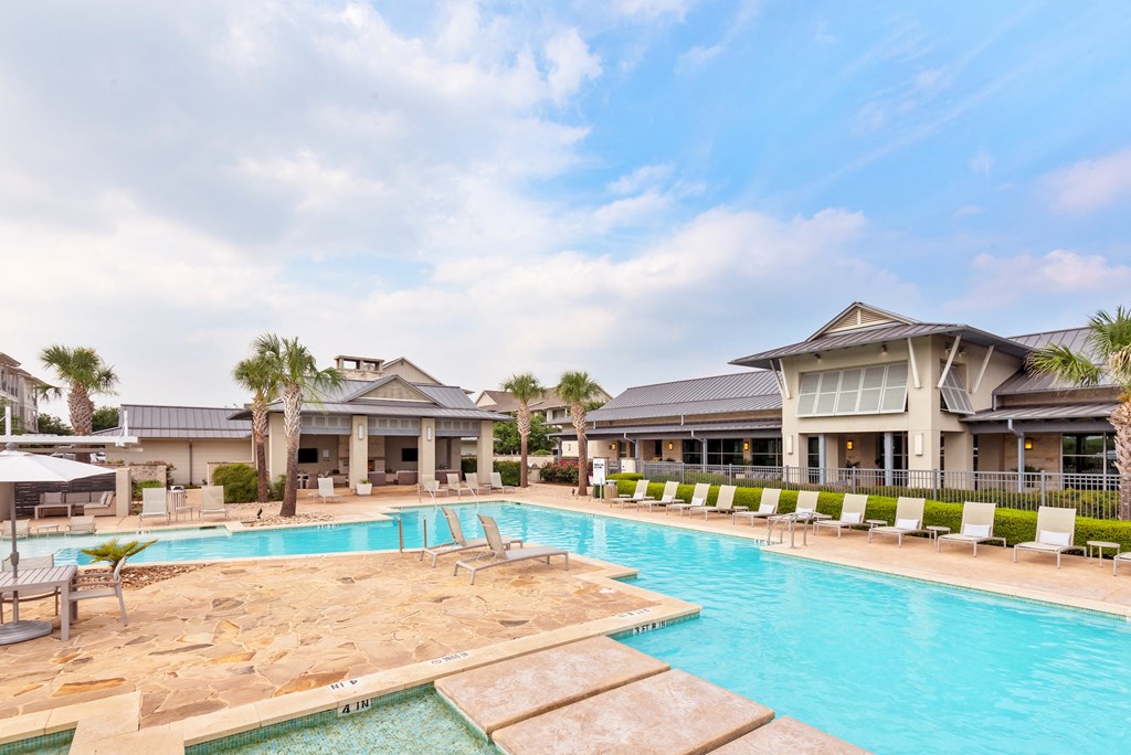 the preserve at ballantyne commons community pool and resort style buildings