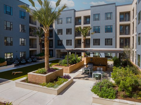 an outdoor courtyard with tables and chairs in an apartment building