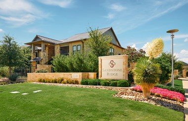sandstone ridge apartments sign
