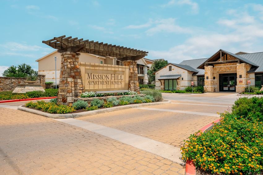 Mission Hill Apartments, 2745 Westpointe Drive, New Braunfels, Tx 