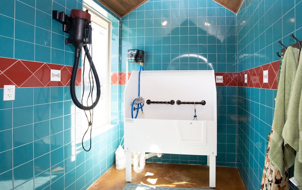 dog washing station at mela's luxury apartments in san antonio