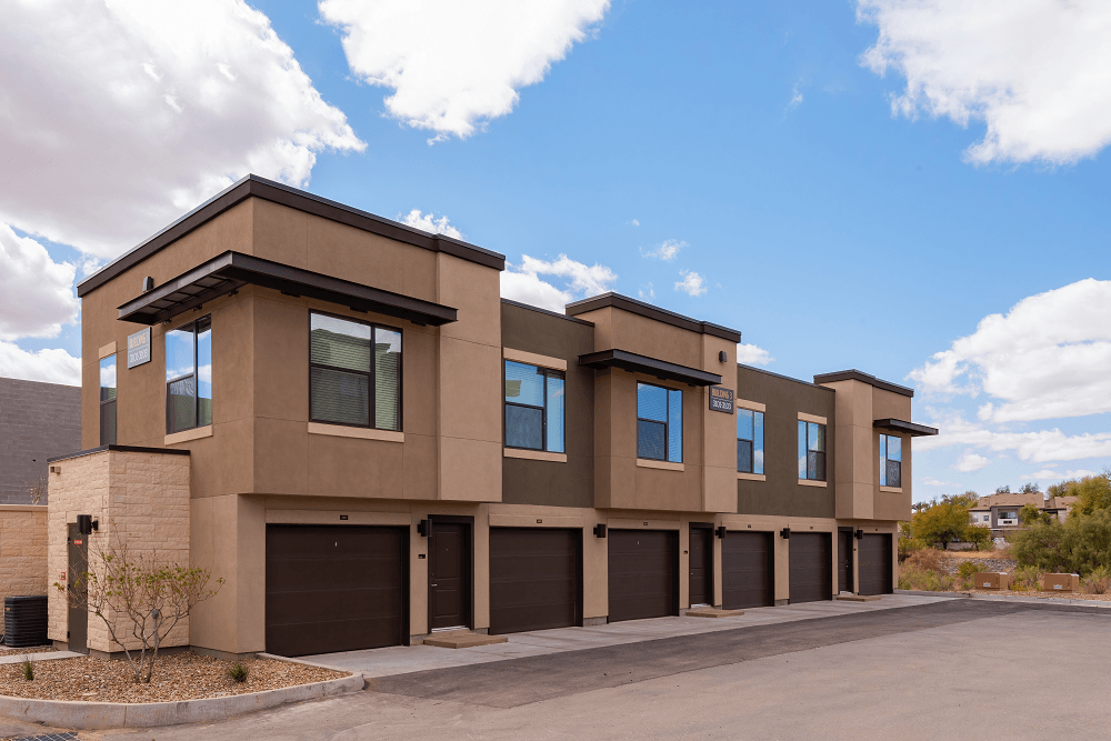 building at escape at arrowhead apartments