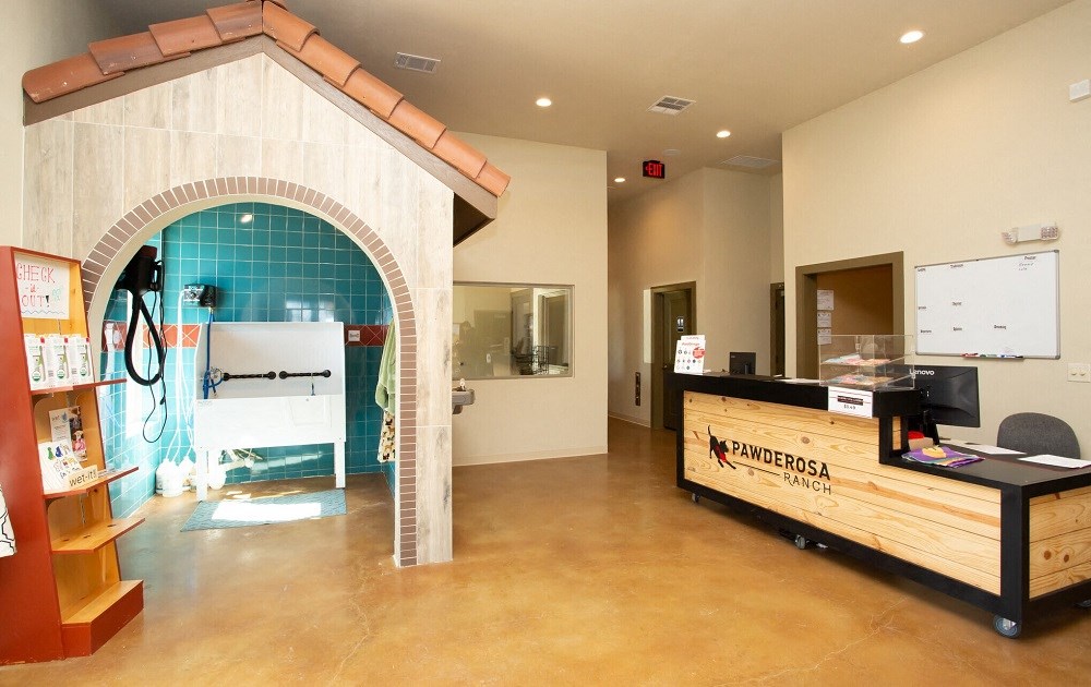 pet salon at mela's luxury apartments in san antonio