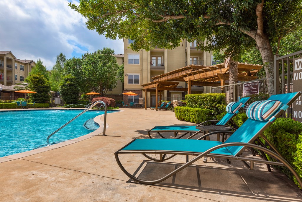 our apartments have a swimming pool and lounge chairs