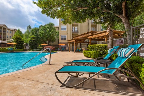 our apartments have a swimming pool and lounge chairs
