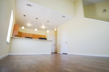 3409 W. Live Oak, Unit D 2-3 Beds Apartment, Townhouse for Rent - Photo Gallery 2