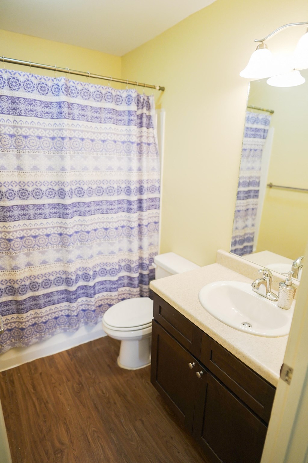 Spacious full size bathroom