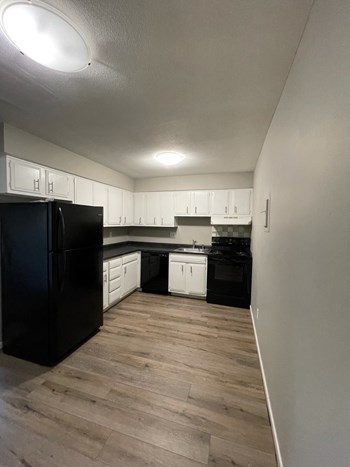 110 NW State St 1-2 Beds Apartment for Rent - Photo Gallery 5