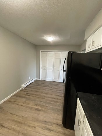 110 NW State St 1-2 Beds Apartment for Rent - Photo Gallery 6