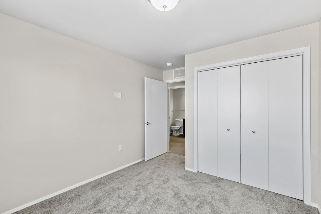 bedroom entry to kitchen