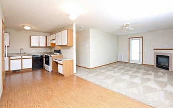 800 Ryan Dr 2-3 Beds Apartment for Rent - Photo Gallery 4