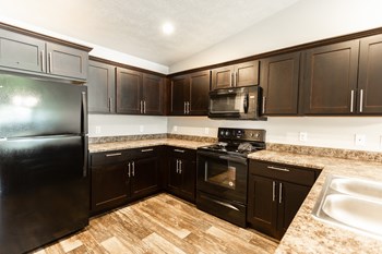 108 W Elm Street 2 Beds Apartment for Rent - Photo Gallery 6