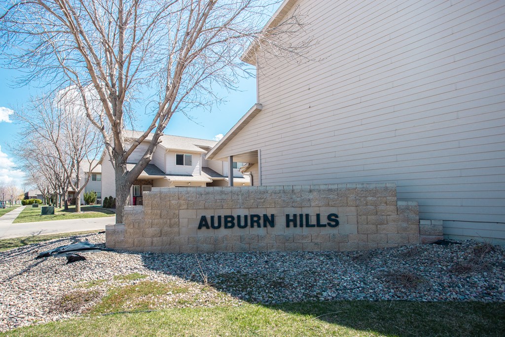 the sign for auburn hills in front of a house