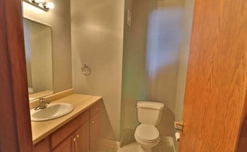 300 N Phillips 1-2 Beds Loft for Rent - Photo Gallery 6