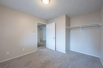 1260 34th St Studio-4 Beds Apartment for Rent - Photo Gallery 4