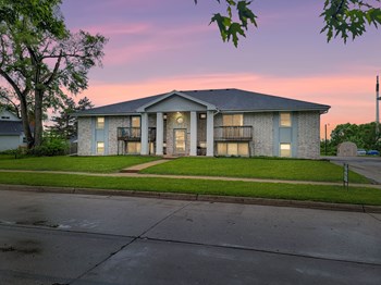 110 NW State St 1-2 Beds Apartment for Rent - Photo Gallery 4