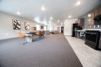 220 S Spring Ave 1-3 Beds Apartment, Affordable for Rent - Photo Gallery 3