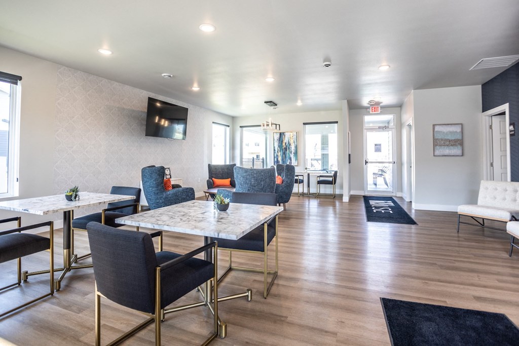 the preserve at ballantyne commons community room with tables and chairs