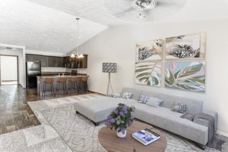 108 W Elm 1-2 Beds Apartment for Rent