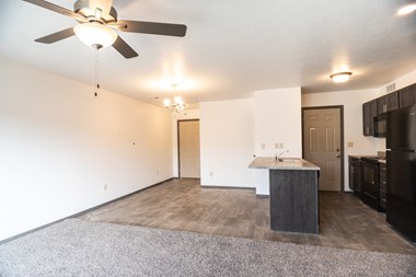 418 S. Hein Ave. 1-3 Beds Apartment for Rent Photo Gallery 1
