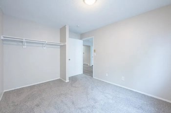 1260 34th St Studio-4 Beds Apartment for Rent - Photo Gallery 2