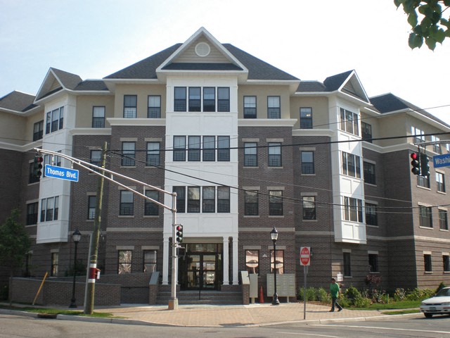 a building on the corner of a street with a traffic light