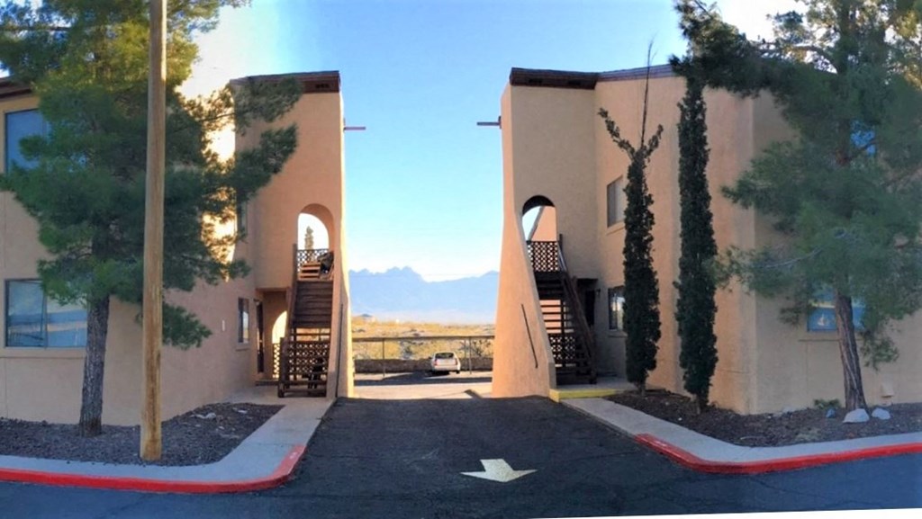 the building where the motel is located