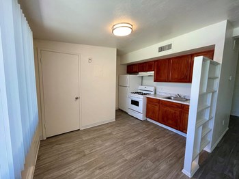 3208 N 68th Street Studio-2 Beds Apartment for Rent - Photo Gallery 5
