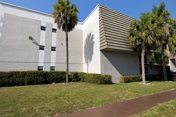 5525 SW 41st St Studio-2 Beds Apartment for Rent - Photo Gallery 2