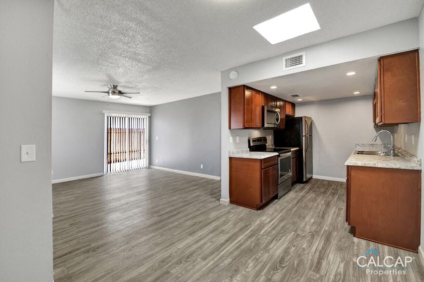 6527 N 67th Ave 2 Beds Apartment for Rent - Photo Gallery