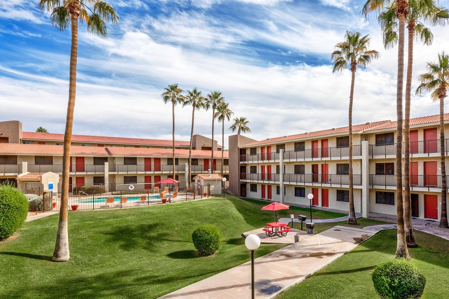 Granada Lakes Apartments