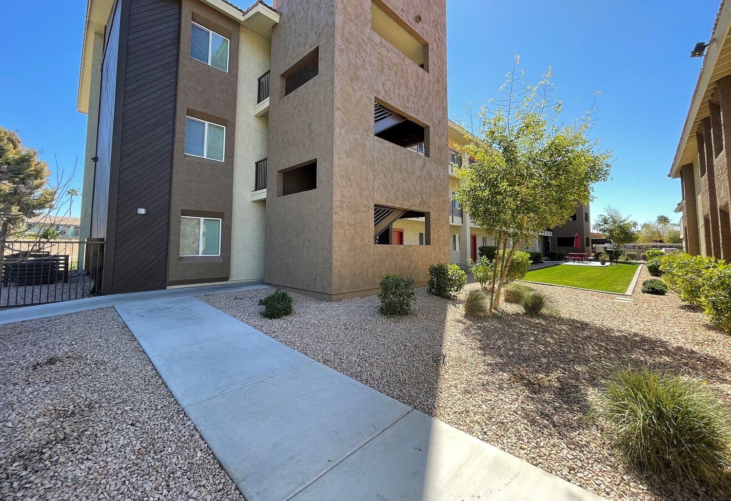 Granada Lakes Apartments