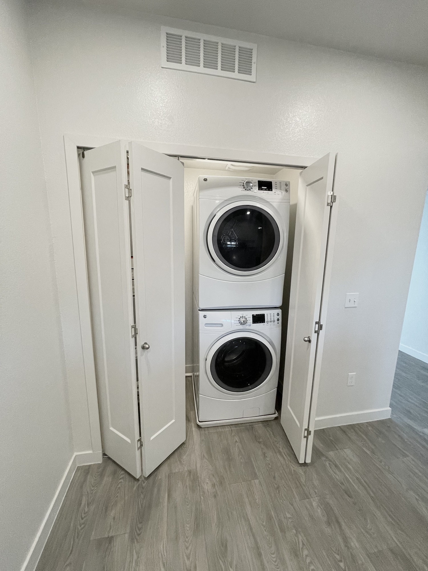 Granada Lakes Apartments