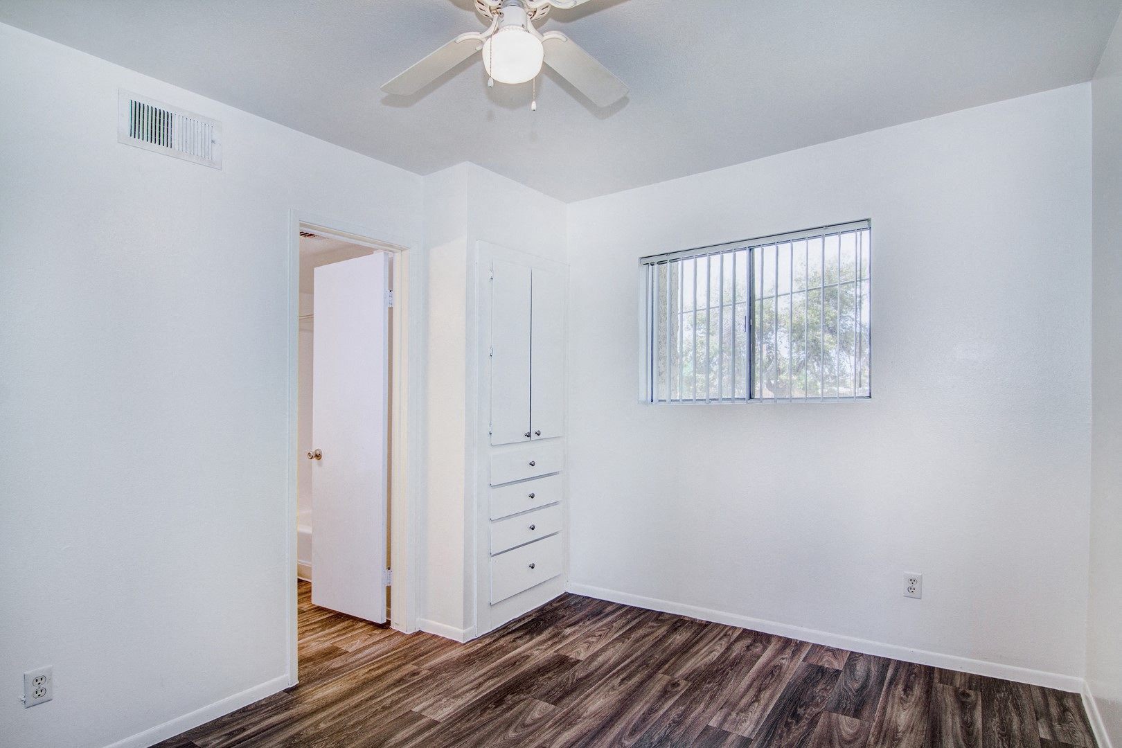 Granada Lakes Apartments