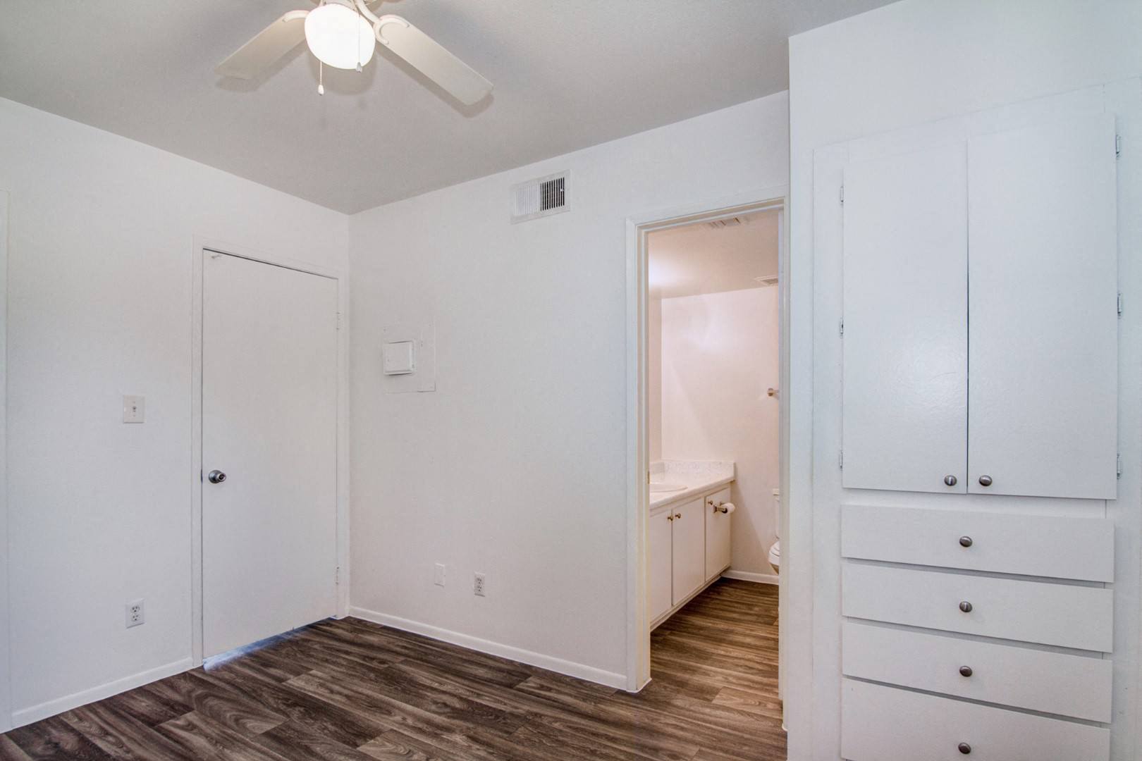 Granada Lakes Apartments