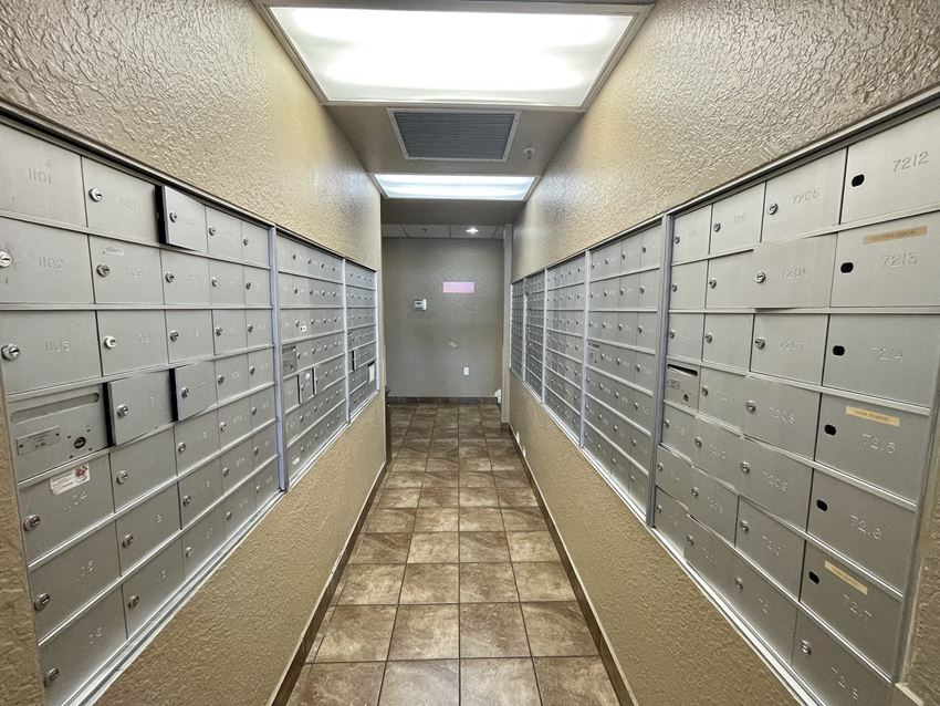 6250 S Commerce Ct 1-2 Beds Apartment for Rent - Photo Gallery