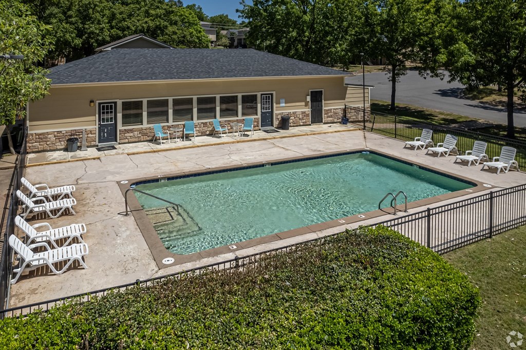 Residences at the overlook apartments little rock arkansas pool