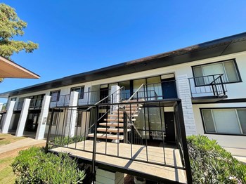 11141 W Arizona Ave Studio-1 Bed Apartment for Rent - Photo Gallery 3
