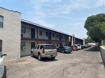 2935 Claude Dove Dr. 1-2 Beds Apartment for Rent - Photo Gallery 2