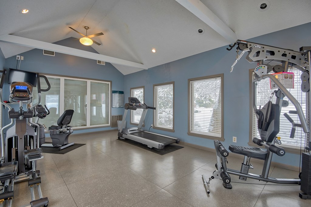 the gym at the whispering winds apartments in pearland, tx