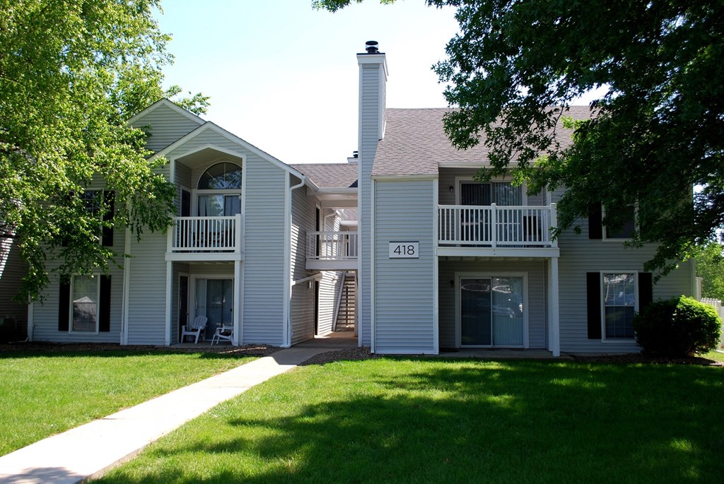 an exterior view of an apartment building