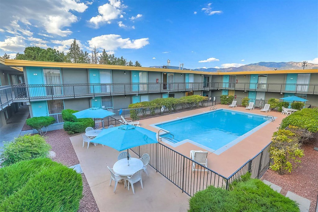 Uptown Horizon Apartments in Albuquerque, NM