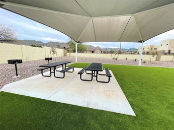 11 E Dobbins 2-4 Beds Townhouse for Rent - Photo Gallery 3