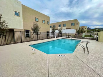 11 E Dobbins 2-4 Beds Townhouse for Rent - Photo Gallery 5