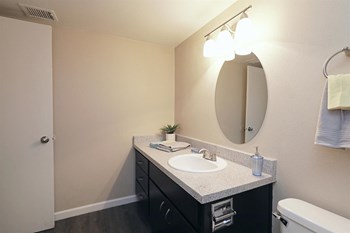 7601 Lomas Blvd. NE Studio-1 Bed Apartment for Rent - Photo Gallery 12