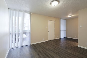 7601 Lomas Blvd. NE Studio-1 Bed Apartment for Rent - Photo Gallery 9