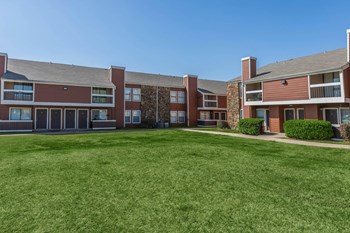 1610 E McKinney Street 1-2 Beds Apartment for Rent - Photo Gallery 6