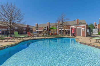 1610 E McKinney Street 1-2 Beds Apartment for Rent - Photo Gallery 5