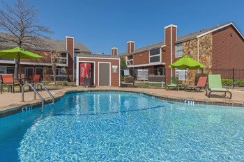 1610 E McKinney Street 1-2 Beds Apartment for Rent - Photo Gallery 3